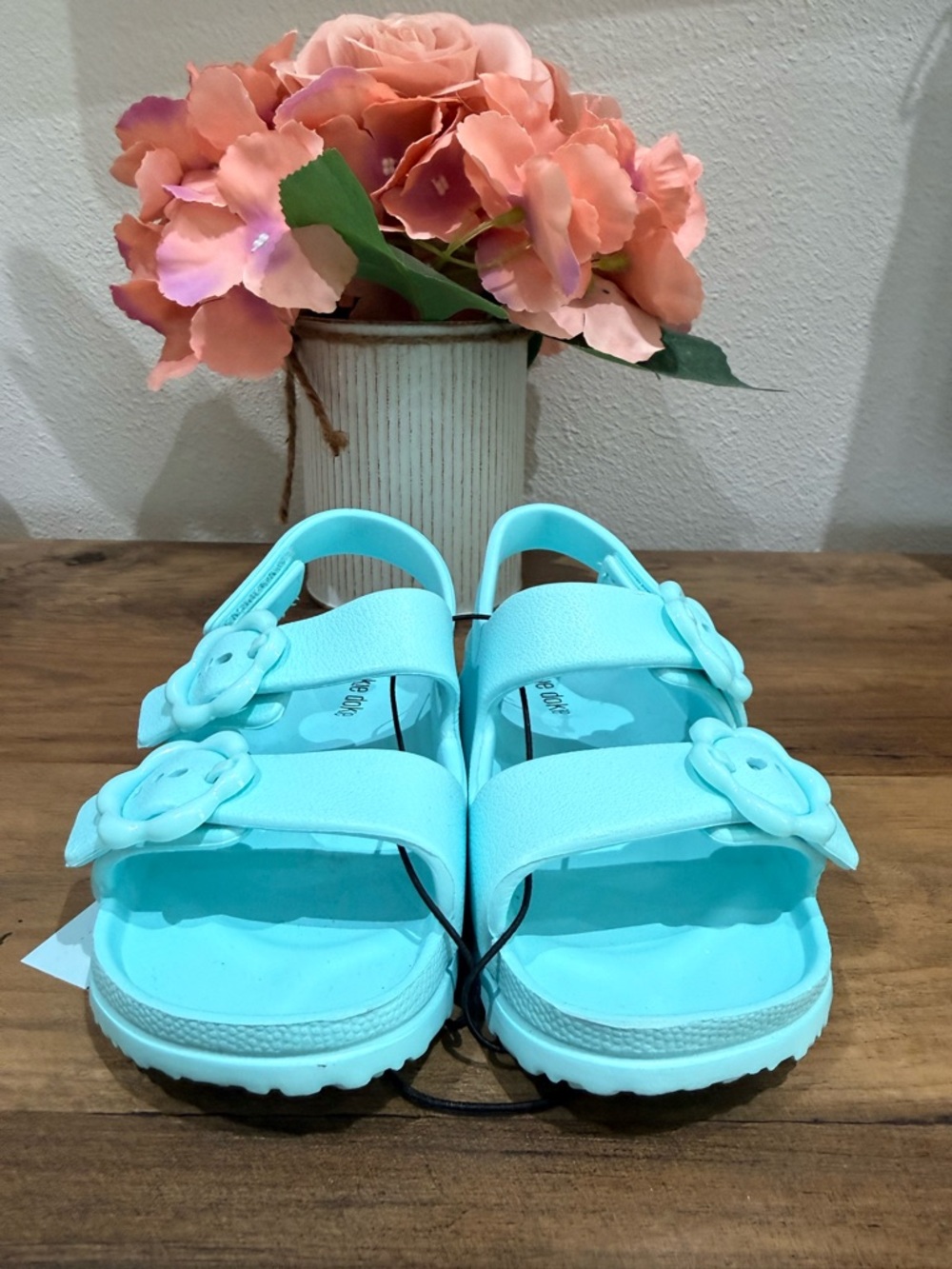 Okie dokie toddler girls sandals in teal size 7-8. Sandals are dirty